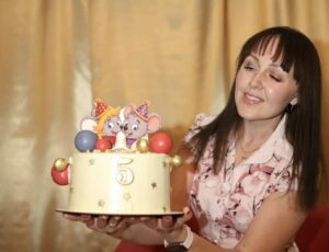 «Чарівний разок маминих казок» від Лілї Гудзь, або П’ять років, що об’єднали тисячі дітей навколо української казки