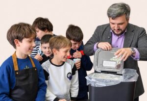Діти вчаться пекти хліб, поєднуючи українську традицію із сучасними технологіями