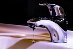 У Києві знову знизився тиск води у п’яти районах